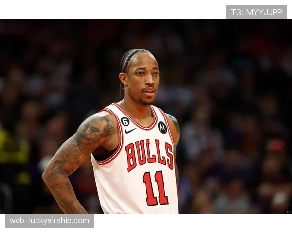 公牛121-119绝杀老鹰,德罗赞后仰跳投完成准绝杀。