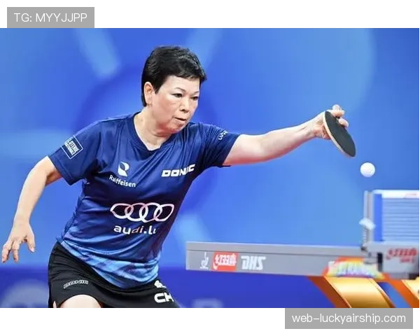 特写:41岁老将倪夏莲WTT赛场赛后为年轻对手复盘关键分